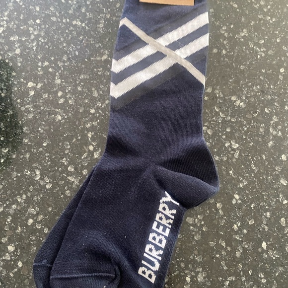 NEW BURBERRY KIDS CHEVRON NAVY BLUE WHITE SIZE M 30-32 SOCK - Picture 3 of 4